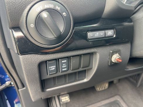Used 2021 Nissan Titan SV w/ SV Convenience Package RWD image 46