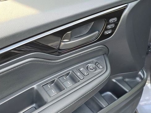 Used 2025 Honda Odyssey Touring image 12