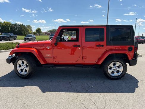 Used 2015 Jeep Wrangler Unlimited Sahara w/ Connectivity Group AWD/4WD image 4