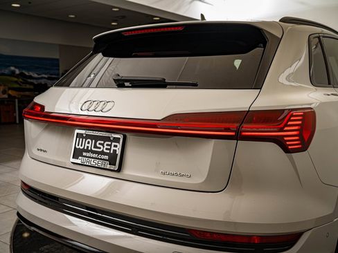 Used 2021 Audi e-tron Premium w/ Convenience Plus Package image 9
