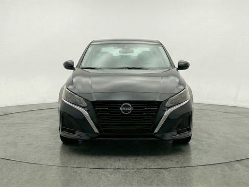 Used 2025 Nissan Altima 2.5 SV image 2