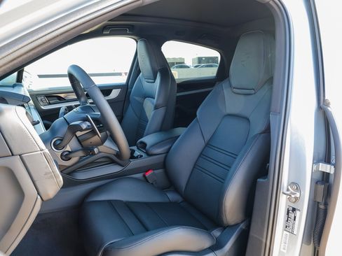 New 2025 Porsche Cayenne E-Hybrid Coupe image 5