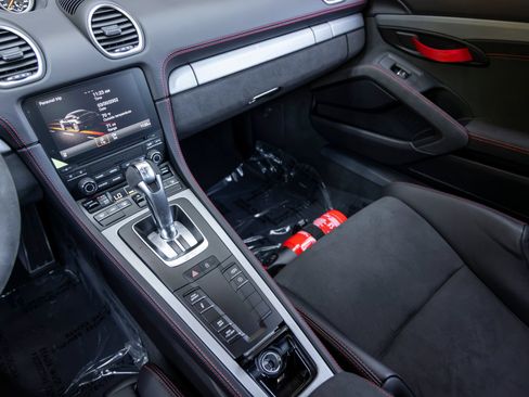 Certified 2023 Porsche 718 Cayman GT4 RWD image 52