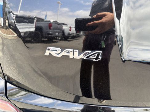 Used 2017 Toyota RAV4 LE w/ Carpet Mat Package AWD/4WD image 37
