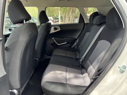 Used 2025 Kia Soul LX w/ LX Technology Package FWD image 37