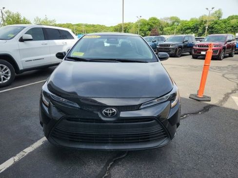 Used 2025 Toyota Corolla LE FWD image 2