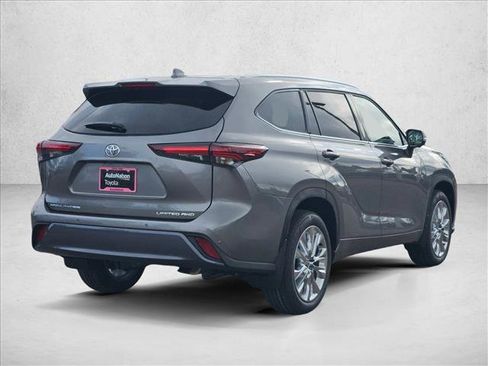 New 2026 Toyota Highlander Limited image 2