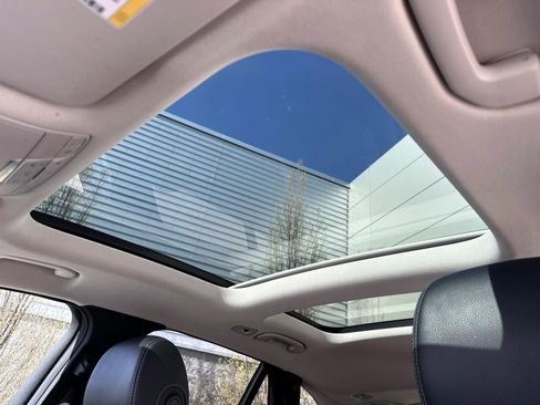 Used 2017 Mercedes-Benz GLC 300 4MATIC image 27