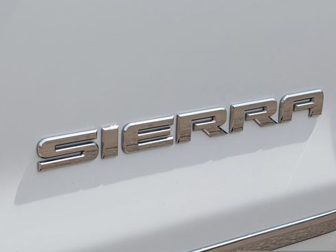 Used 2018 GMC Sierra 1500 SLT AWD/4WD image 17