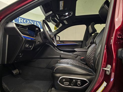 Used 2022 Jeep Grand Cherokee Summit w/ Luxury Tech Group V image 14