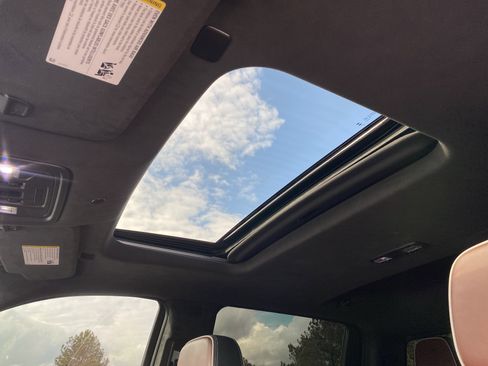 Used 2025 GMC Sierra 3500 Denali Ultimate image 8