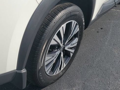 Used 2023 Nissan Rogue SV w/ SV Premium B Package FWD image 5