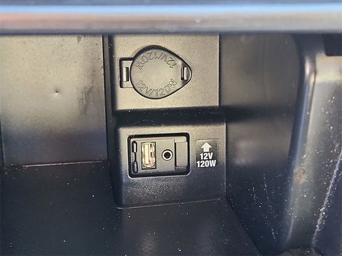 Used 2014 Toyota Camry LE image 22