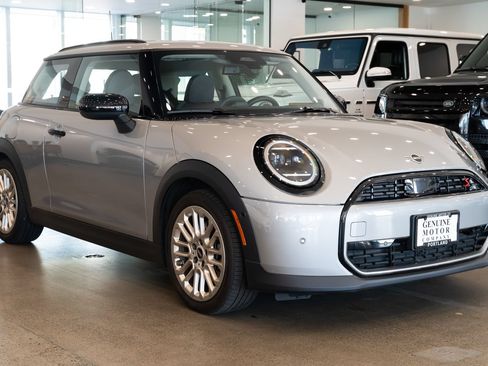 Used 2025 MINI Cooper S FWD image 3