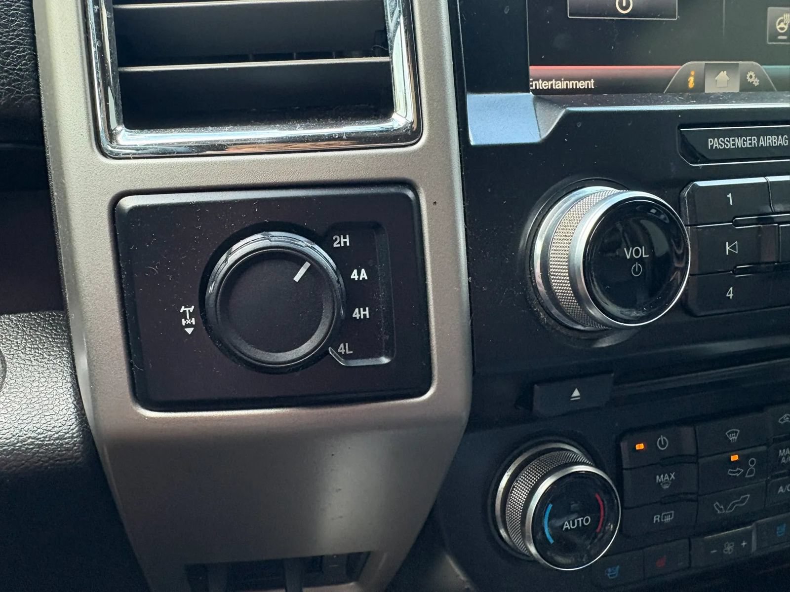 Used 2015 Ford F150 Lariat w/ Equipment Group 502A Luxury AWD/4WD image 15