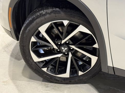 Used 2024 Mitsubishi Outlander SE image 16