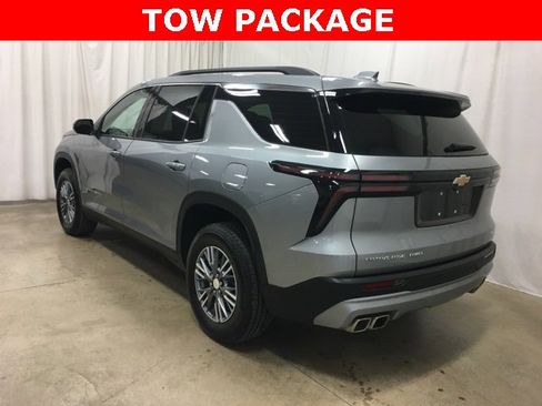 Used 2025 Chevrolet Traverse LT image 6