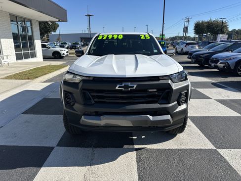 Used 2025 Chevrolet Colorado Trail Boss image 2