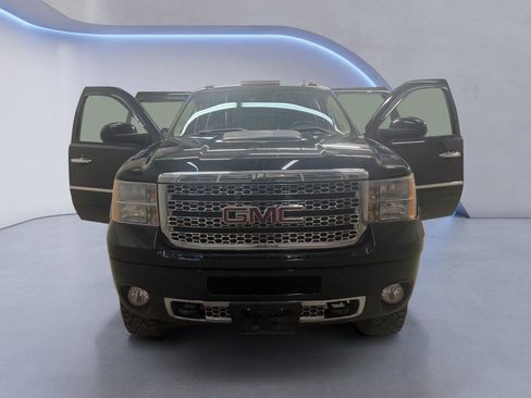 Used 2014 GMC Sierra 2500 Denali w/ Suspension Package, Off-Road image 8