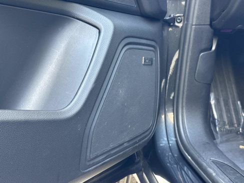 Used 2018 Porsche Macan AWD/4WD image 19
