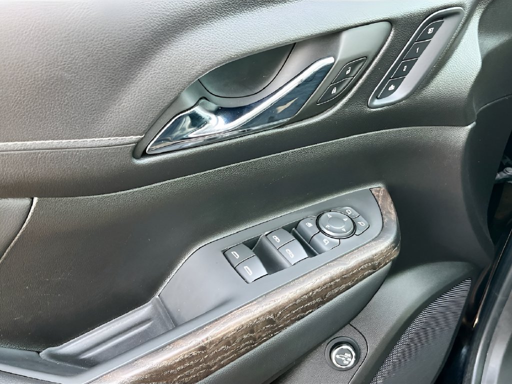 Used 2023 GMC Acadia Denali w/ Denali Technology Package FWD image 18