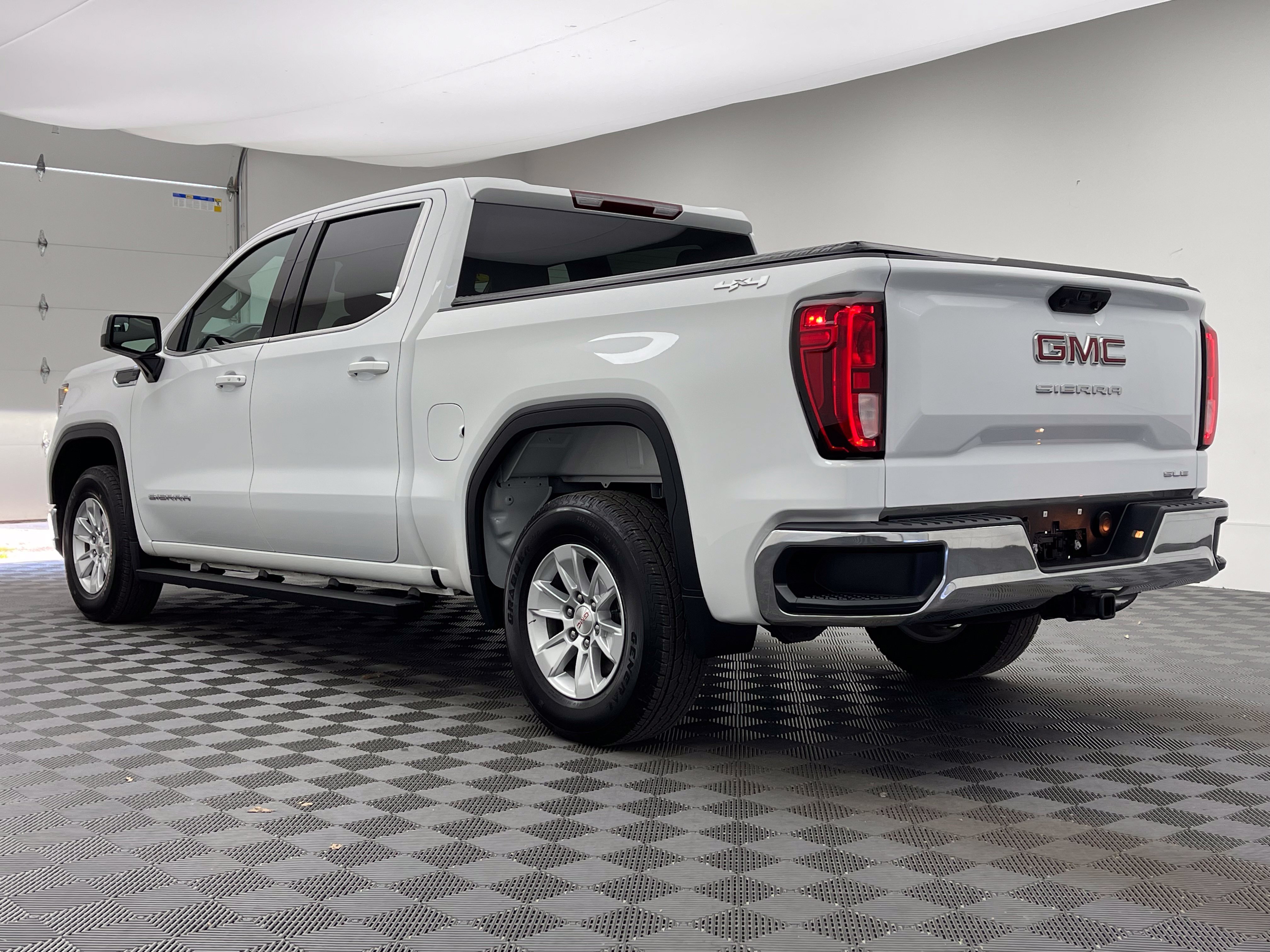 Used 2024 GMC Sierra 1500 SLE AWD/4WD image 10