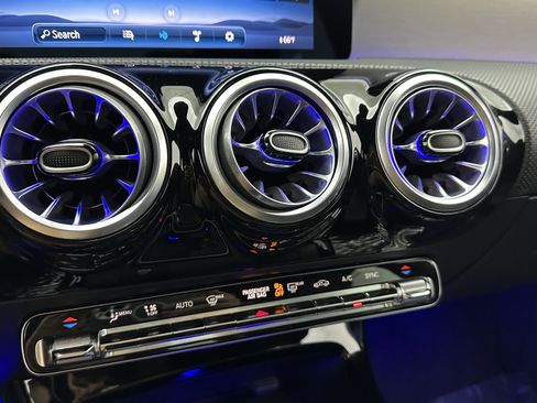 Used 2025 Mercedes-Benz CLA 250 4MATIC image 17