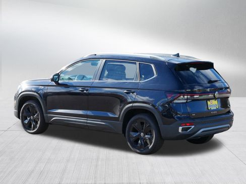 New 2025 Volkswagen Taos SE image 2