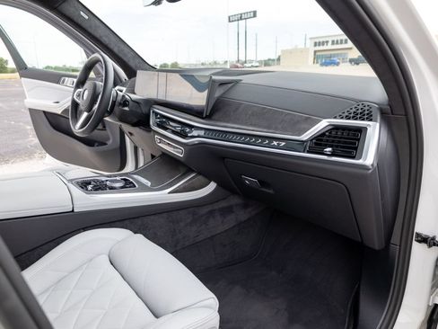 Used 2026 BMW X7 xDrive40i w/ M Sport Package AWD/4WD image 15