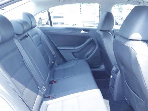 Used 2012 Volkswagen Jetta SE FWD image 13