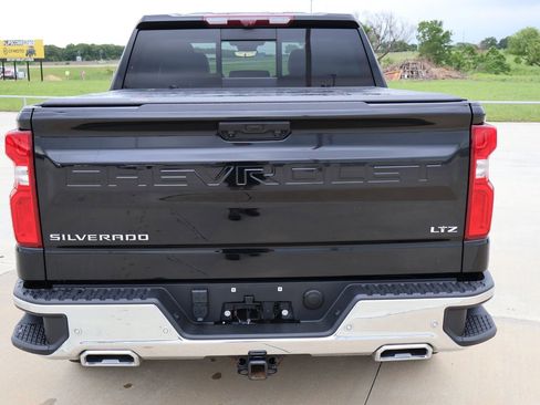 Used 2023 Chevrolet Silverado 1500 LTZ w/ LTZ Premium Package AWD/4WD image 9