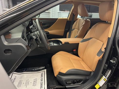 Used 2024 Lexus ES 350 Ultra Luxury w/ Accessory Package (Z2) image 11