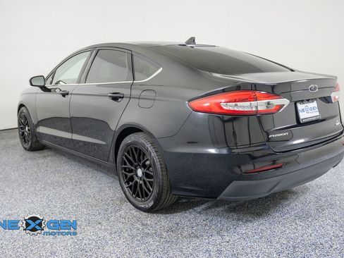 Used 2020 Ford Fusion SE FWD image 5