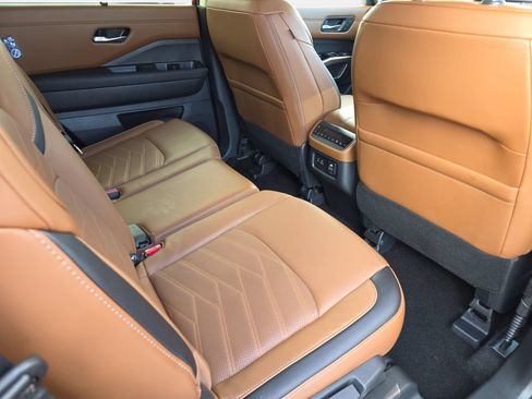 Used 2025 Nissan Pathfinder Platinum w/ Cargo Package FWD image 11
