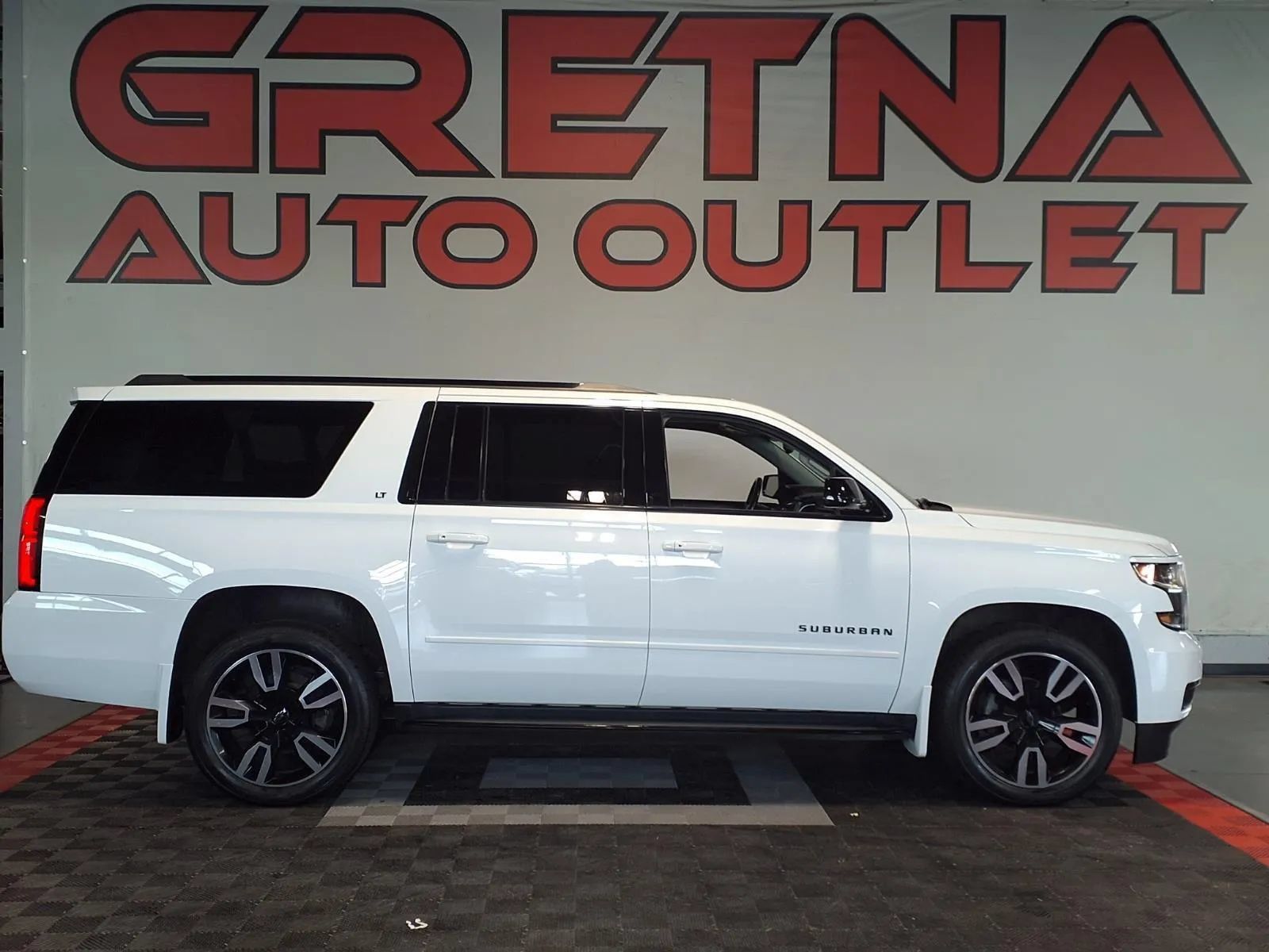Used 2018 Chevrolet Suburban LT AWD/4WD image 1