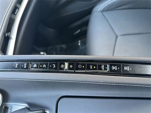 Used 2024 Chevrolet Corvette Stingray Convertible w/ 1LT image 17