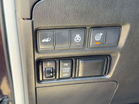 Used 2018 Nissan Armada Platinum w/ Captain Seat Package image 17