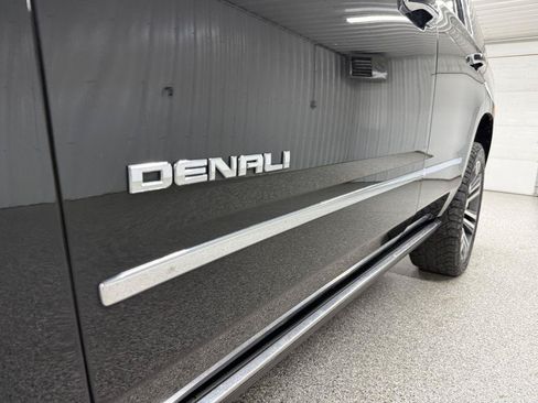 Used 2018 GMC Yukon Denali w/ Denali Ultimate Package AWD/4WD image 9