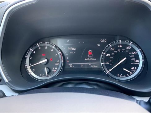 Used 2021 Toyota Highlander XLE FWD image 17