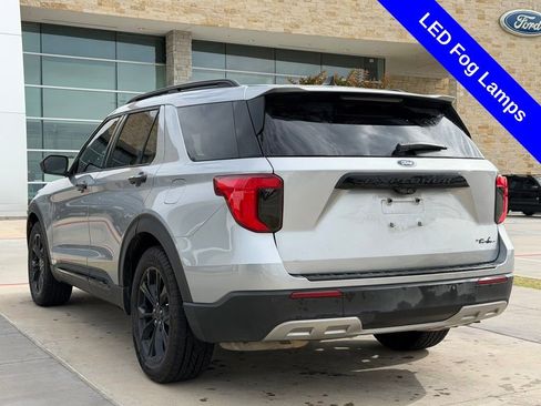 Used 2021 Ford Explorer XLT w/ Equipment Group 202A RWD image 12