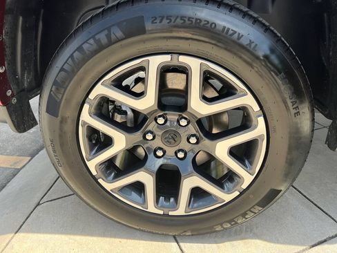Used 2025 RAM 1500 Laramie AWD/4WD image 8