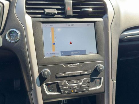 Used 2020 Ford Fusion SE image 25