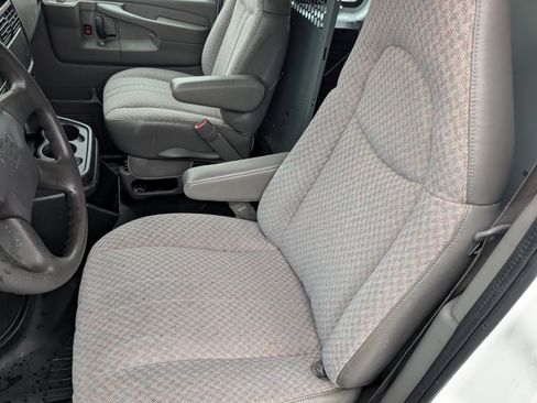 Used 2004 Chevrolet Express 2500 RWD image 12