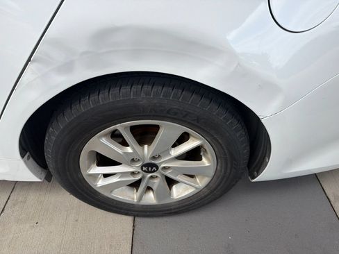 Used 2016 Kia Optima LX FWD image 9