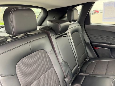 Used 2025 Ford Escape SE w/ Class II Trailer Tow Package image 32