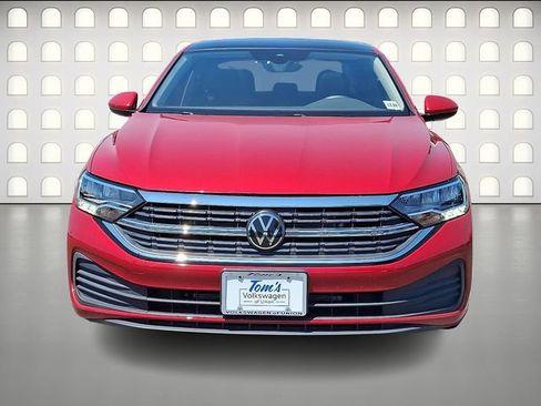 Used 2023 Volkswagen Jetta SE FWD image 2