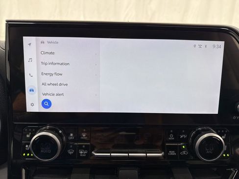 Used 2023 Toyota Highlander Limited image 32