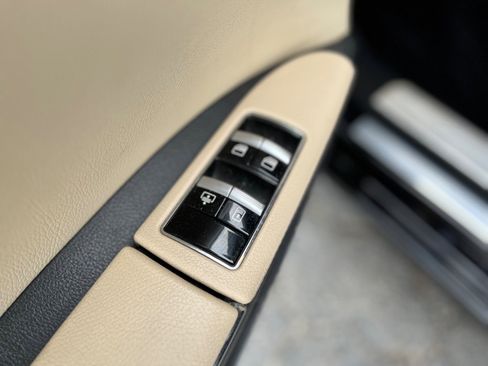 Used 2011 Mercedes-Benz S 550 4MATIC image 38