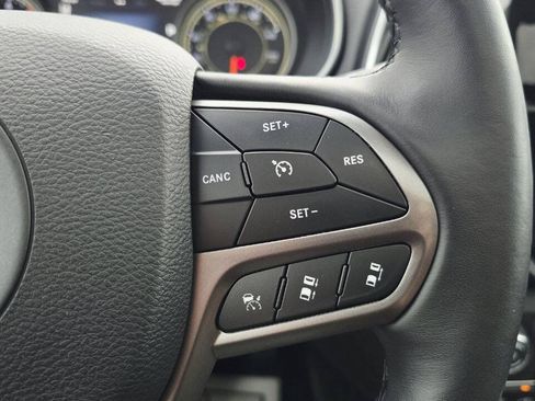 Used 2019 Jeep Cherokee Limited w/ Luxury Group AWD/4WD image 31