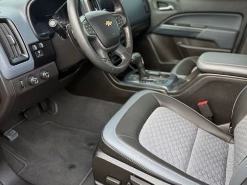 Used 2021 Chevrolet Colorado Z71 w/ Safety Package AWD/4WD image 6